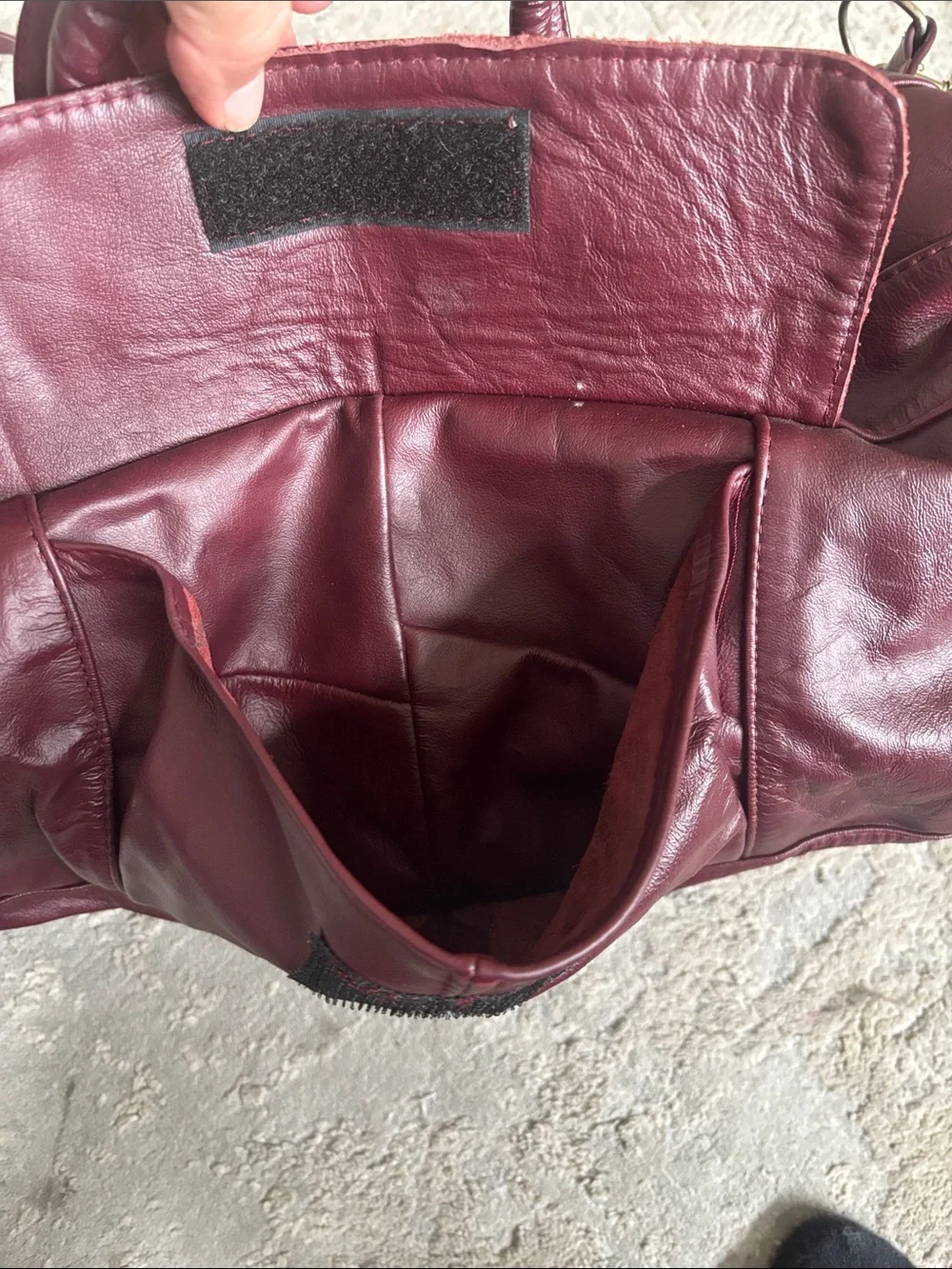 Vintage Men's Leather Duffel Bag in Burgundy - Classic Travel Weekender